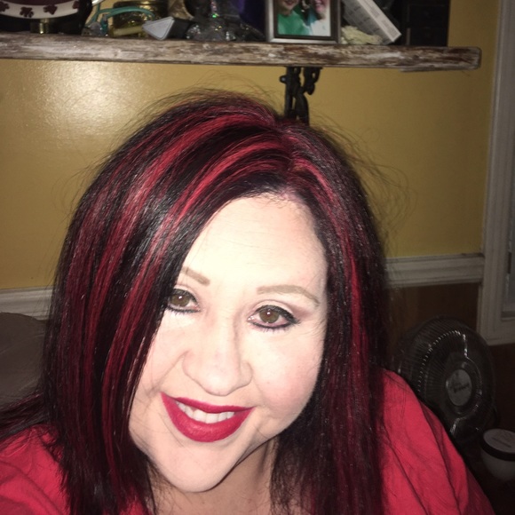 Profile Picture of Patricia Gann (@pgann73) on Poshmark