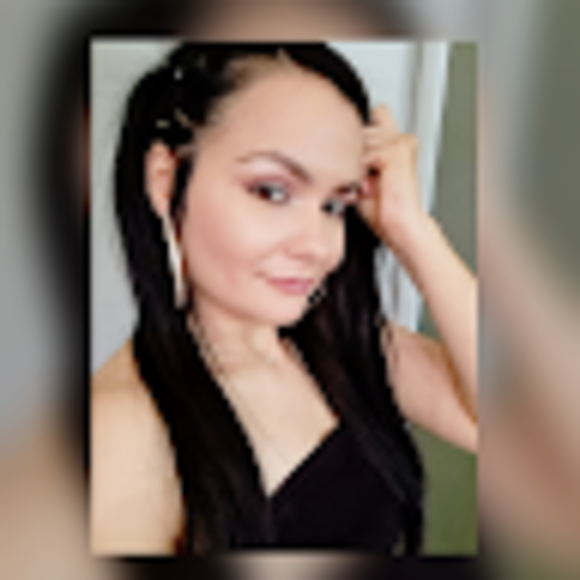 Profile Picture of Lupe Luna (@lupelunam12) on Poshmark