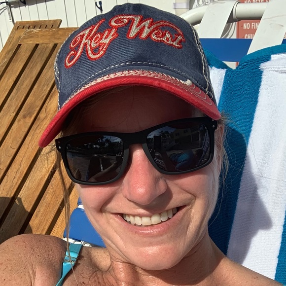Profile Picture of Jodi Buresh (@jodiburesh386) on Poshmark