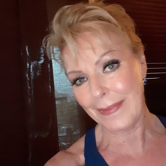 Profile Picture of Cindy Stabel (@greatbuysforcin) on Poshmark