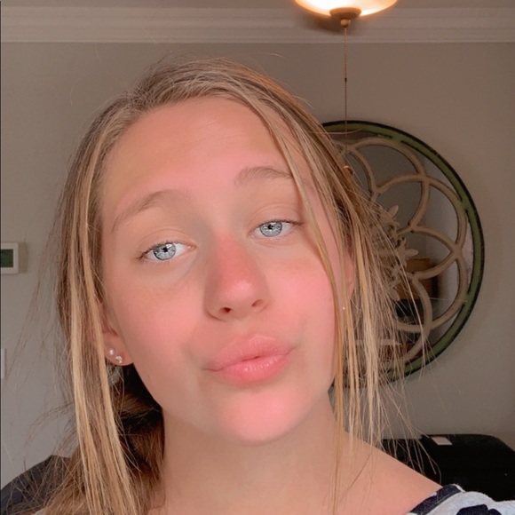 Grace Volpe - Poshmark Profile Picture of Grace Volpe (@style_by_grace) on Poshmark