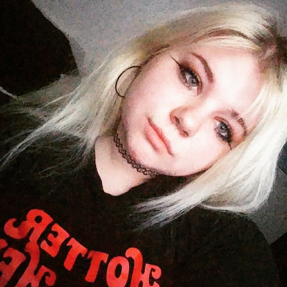 Profile Picture of Abby Folden (@abbyfolden) on Poshmark