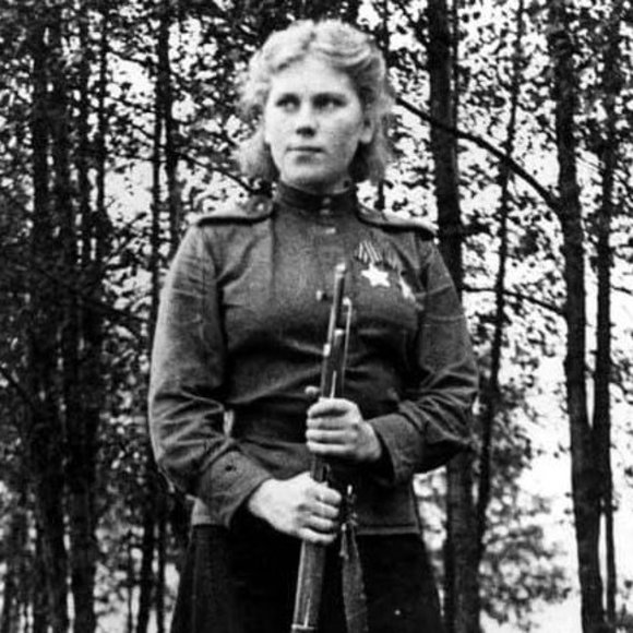 Profile Picture of Lynn Weichmann (@lynnweichmann) on Poshmark