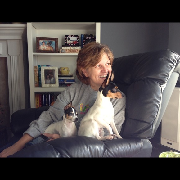 Profile Picture of Denise Huhn (@denisehuhn) on Poshmark