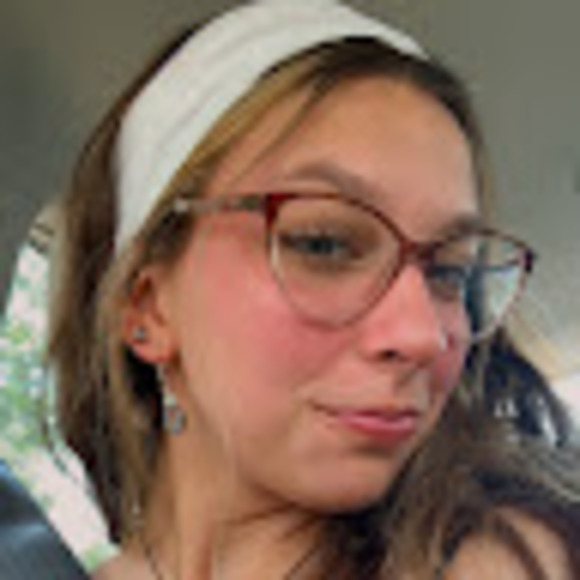 Profile Picture of Adele Demaree (@adeledemaree) on Poshmark