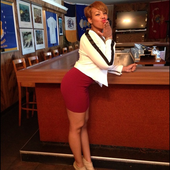 Profile Picture of Asia Crooke (@asiacrooke) on Poshmark