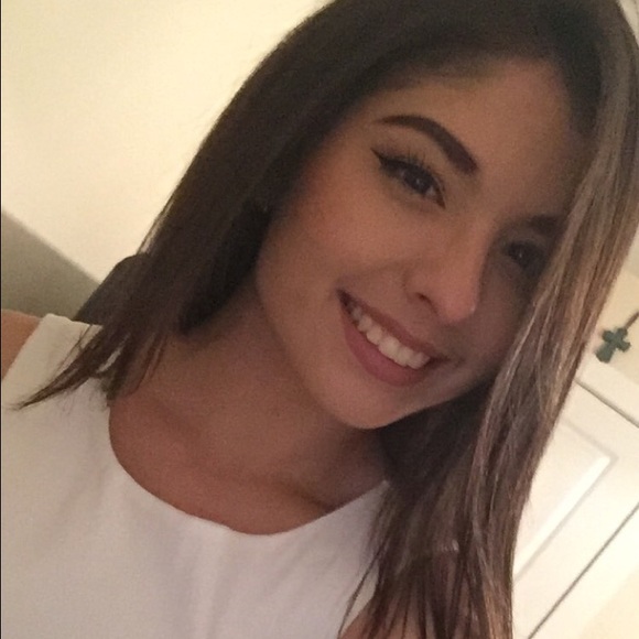 Profile Picture of Eloisa Hernandez (@eloisah12) on Poshmark