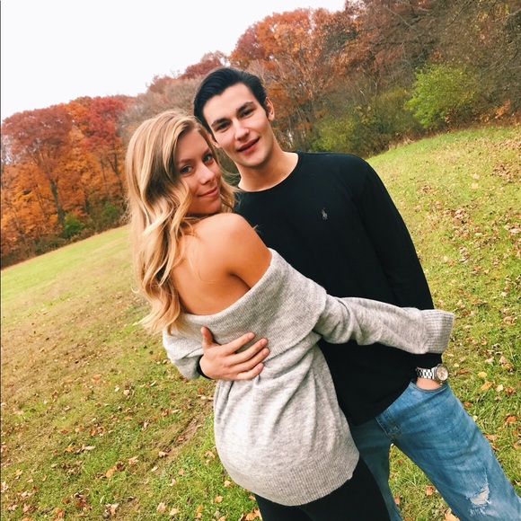Profile Picture of Amanda Birch (@abirch11) on Poshmark