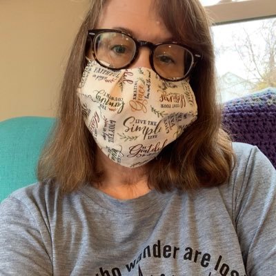 Profile Picture of Ellen Thomas (@revellie1118) on Twitter