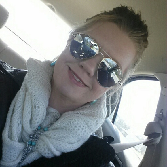 Profile Picture of Amy Pendley (@amypendley) on Poshmark