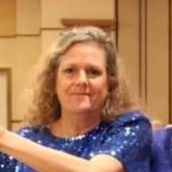 Profile Picture of Susan Keast (@skeast614) on Poshmark