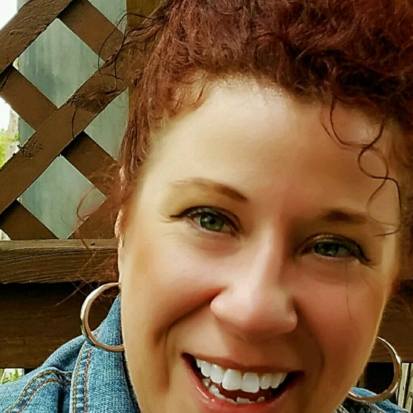 Profile Picture of Mollie Caparella (@molliecap) on Poshmark