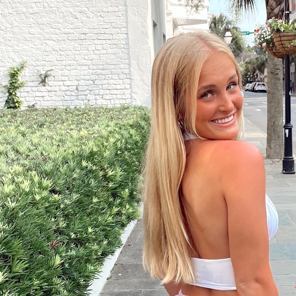Profile Picture of Grace Manwaring (@gmanwaring) on Poshmark
