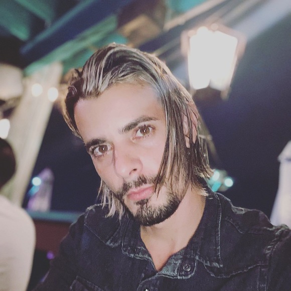 Profile Picture of Avilio Valladares (@aviliov) on Poshmark
