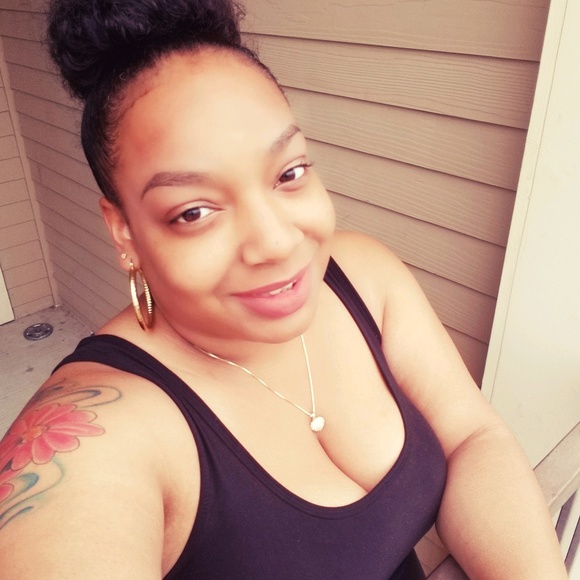 Profile Picture of Tamra Pleasant (@tamrpleasant) on Poshmark