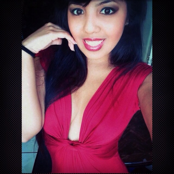 Profile Picture of Hazel Castillo (@l8dymorena) on Poshmark