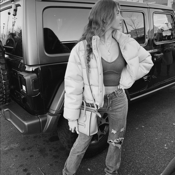 Profile Picture of Dorina Papraniku (@dorina_p) on Poshmark