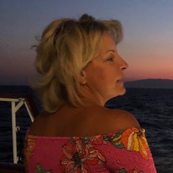 Profile Picture of Lisa Arft (@lisaarft) on Poshmark