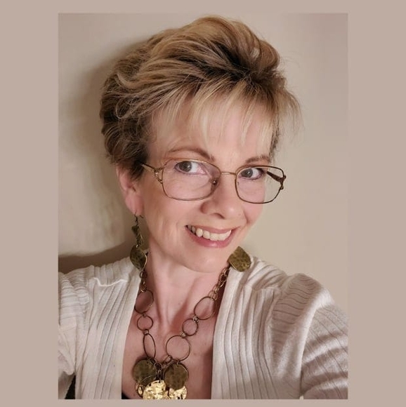 Profile Picture of Tracey Fleger (@traceyfleger) on Poshmark