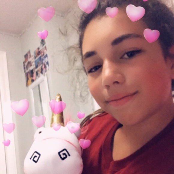 Profile Picture of Maylla Novaes (@maylla404) on Poshmark