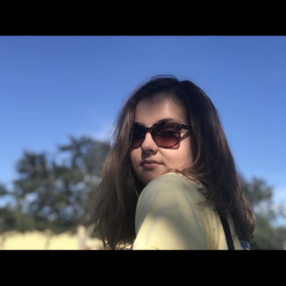 Profile Picture of Vanessa Plonski (@vnssdiamond) on Poshmark