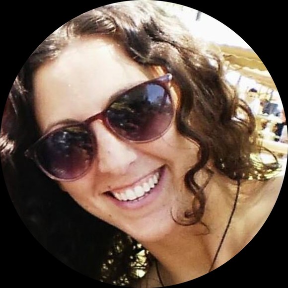 Profile Picture of Aviva Senser (@vivs167) on Poshmark