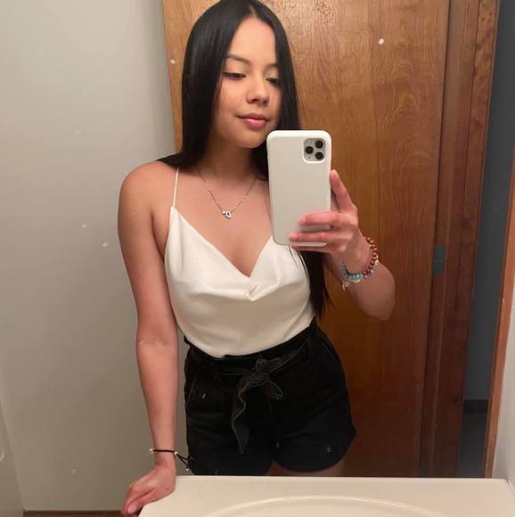 Profile Picture of Gisela Hurtado (@giselahcalles) on Poshmark