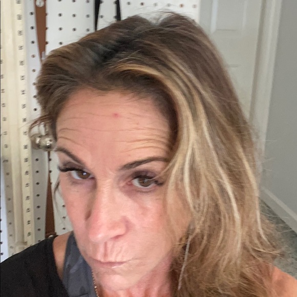 Profile Picture of Elyse Sivin (@elysesivin) on Poshmark