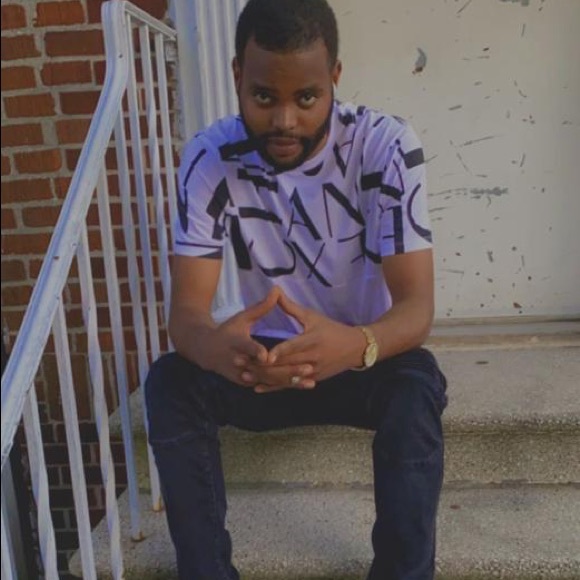 Profile Picture of Daven Hunter (@dave15gay) on Poshmark