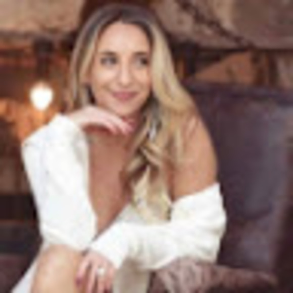 Profile Picture of Sari Klar (@sari_klar) on Poshmark