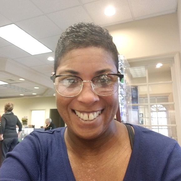 Profile Picture of Noelle Pierce (@nsp1224) on Poshmark