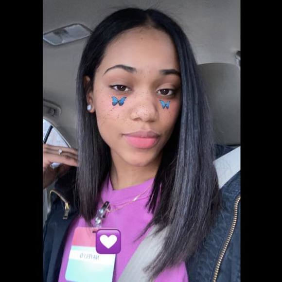 Profile Picture of Nayeli Nayeli (@nayeli_nayeli) on Poshmark