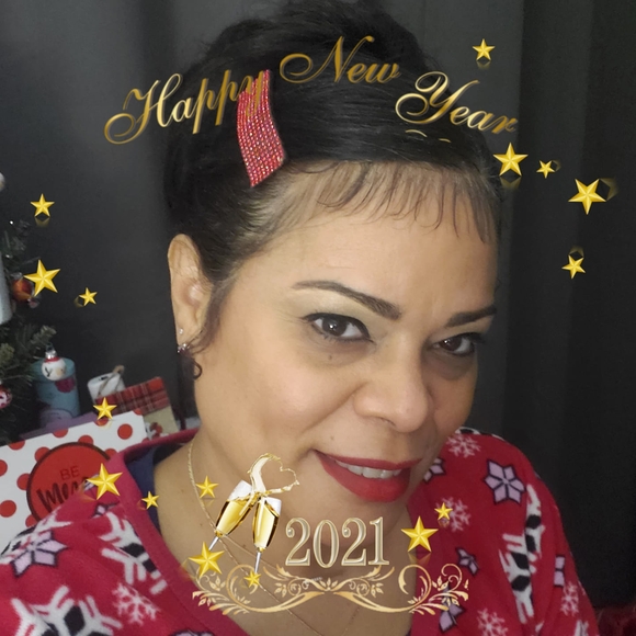 Profile Picture of Lisa Zapata (@bdg785) on Poshmark