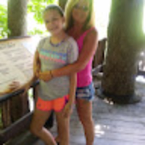 Profile Picture of Sherri Strouth (@sherriestrouth7) on Poshmark