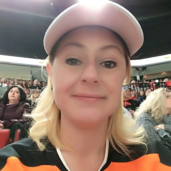 Profile Picture of Tina Hafer (@imthemom73) on Poshmark