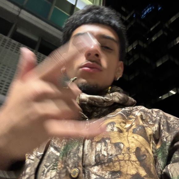 Profile Picture of Obed Alvarez (@xtripss) on Poshmark