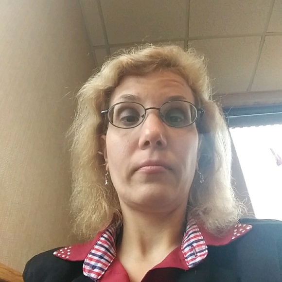 Profile Picture of Amy Scarduzio (@amyscarduzio) on Poshmark