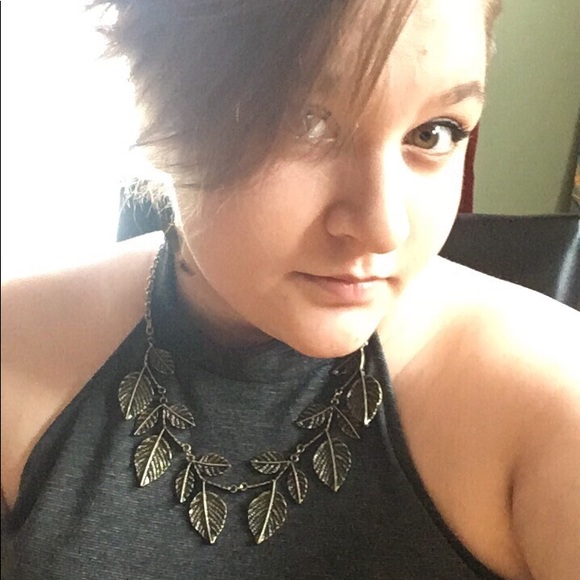 Madelaine Heggestad - Poshmark Profile Picture of Madelaine Heggestad (@plusplants) on Poshmark