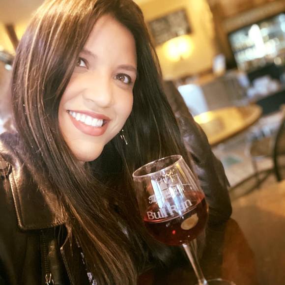 Profile Picture of Viviana Cordero (@vianliz) on Poshmark