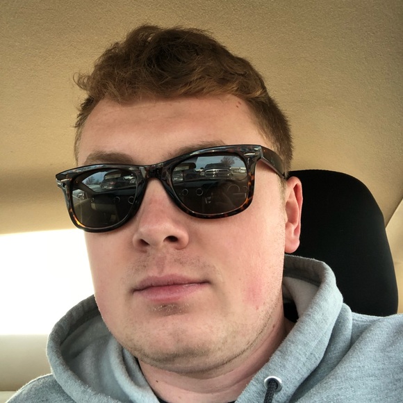 Profile Picture of Grant Simmons (@grantsimmons91) on Poshmark