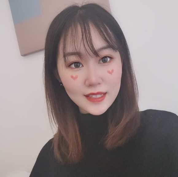 Profile Picture of Yaning Liu (@yaning98) on Poshmark
