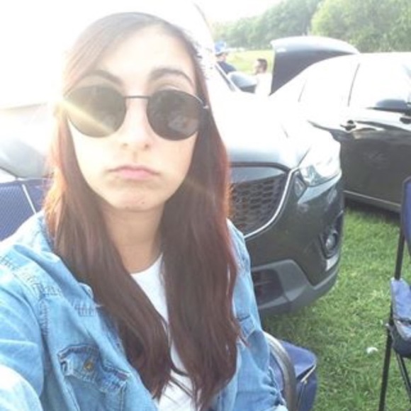 Amanda Muscarello - Poshmark Profile Picture of Amanda Muscarello (@amanda_km23) on Poshmark