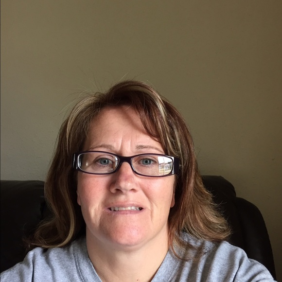 Profile Picture of Tina Foesch (@tfoesch) on Poshmark