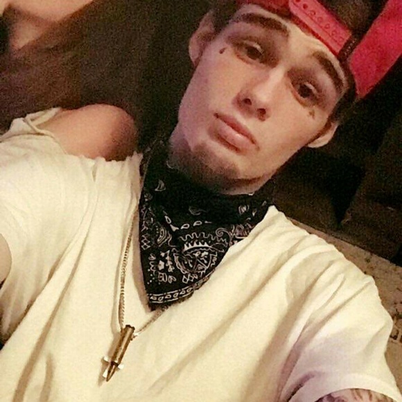 Profile Picture of Kyle Varner (@kvarner227) on Poshmark