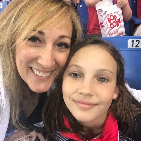 Profile Picture of Dawn Larsen (@dmlarsen24) on Poshmark