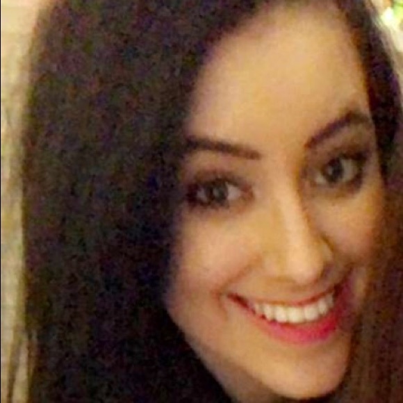 Profile Picture of Danielle Victoria (@daniellevict788) on Poshmark