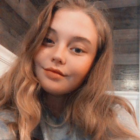 Profile Picture of Rayne Stoots (@rayne06) on Poshmark