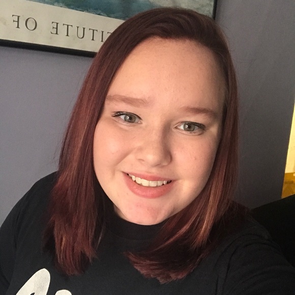 Profile Picture of Catherine Libby (@cath_libby) on Poshmark