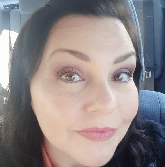 Profile Picture of Amber Shade (@amber_shade) on Poshmark