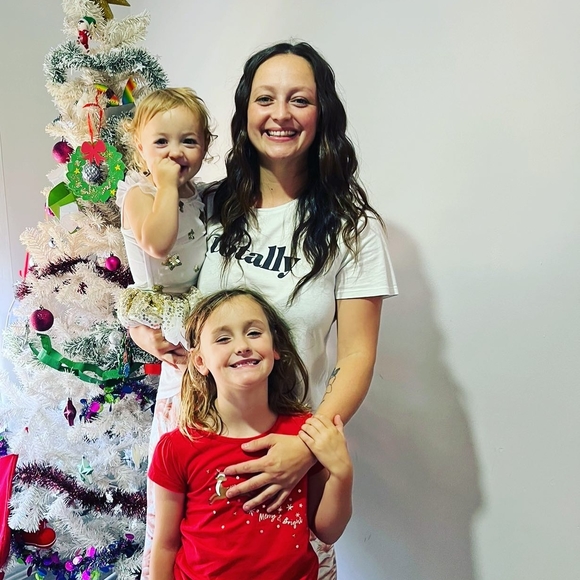 Profile Picture of Jess Morrison (@jessm92738) on Poshmark